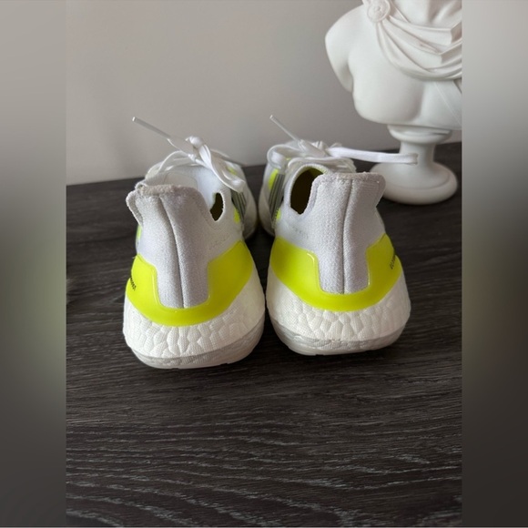 Adidas Ultraboost 21 Running Shoe - Picture 3 of 5